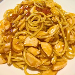 สปาเก็ตตี้ซอสมะเขือเทศไส้กรอก