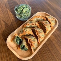 เกี๊ยวซ่าผักโขมอบชีส (4ชิ้น)