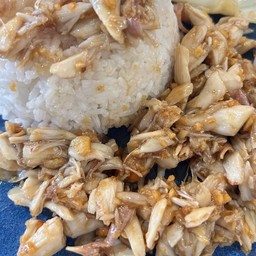 ข้าวปูก้อนผัดกระเทียมน้ำมันหอย