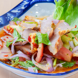 ยำคอหมูย่าง