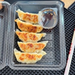 เกี๊ยวซ่าสไตล์ญี่ปุ่น 5 ชิ้น