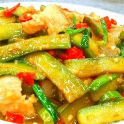 ข้าวผัดจะยาวแบบเส้นใส่ไข่มังสวิรัติ