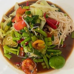 ตำขนมจีนปลาร้าใส่ผักลวก