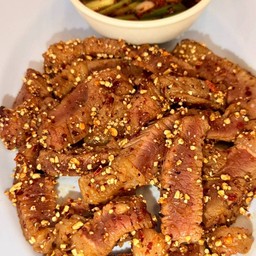 เนื้อคลุกฝุ่น