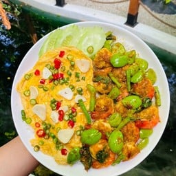 ข้าวเครื่องแกงสะตอกุ้งไข่ข้น