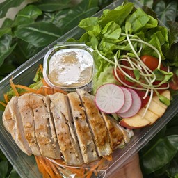 สลัดอกไก่ย่าง (homemade salad dressing)