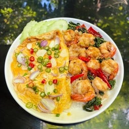 ข้าวกะเพราะกุ้งไข่ข้น