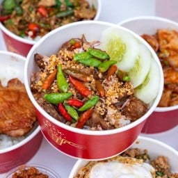 เด็กมันส์ ข้าวกะเพรา ข้าวหมูทอด ในเมืองเชียงราย