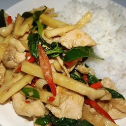 ผัดเผ็ดหน่อไม้ไก่ มนัสนันท์ ดินแดง
