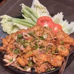 ยำไก่ทอดแซ่บ