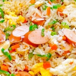 ข้าวผัดไส้กรอก