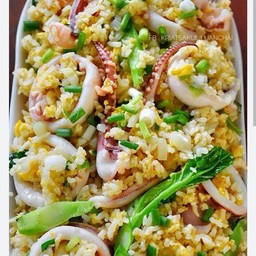 ข้าวผัดปลาหมึกจานใหญ่