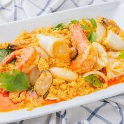 ผัดผงกะหรี่ ราดข้่าว