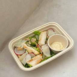 Chicken breast caesar salad with yuzu caesar dressing 343.52 Kcal