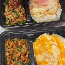 กะเพราหมู+ไข่ดาว