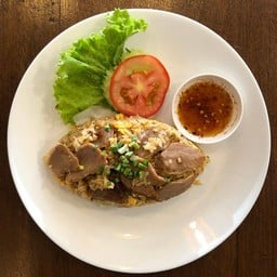 ข้าวผัดคอหมูย่าง