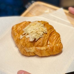 Croissant Almond