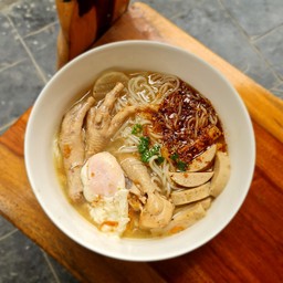 ก๋วยจั๊บญวนโครงไก่+ตีนไก่