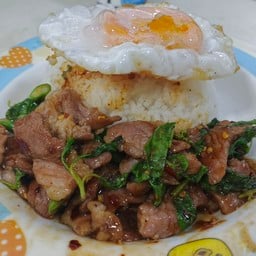 กะเพราหมูราดข้าว