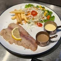 สเต็กปลาดอลลี่ย่าง ซอสพริกไทยดำ