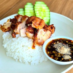 ข้าวหน้าไก่ทอด+จิ้มแจ่ว