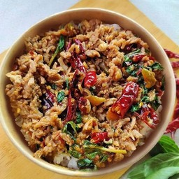 ข้าวกะเพราเนื้อสับ