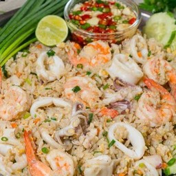 ข้าวผัดทะเลจานใหญ่