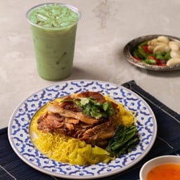 [เซตสุดฮิต] บะหมี่ขาหมู (แห้ง) + ชาเขียวเย็น