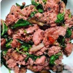 ผัดกระเพราแหนมเจเป็นกับข้าว 80฿