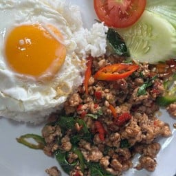 ข้าวกะเตี๋ยว @ถนนสีขาว