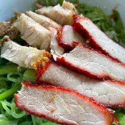 บะหมี่หยก หมูแดงหมูกรอบ