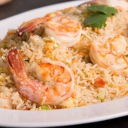 ข้าวผัดกุ้งจานใหญ่