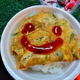 มองดู ข้าวไข่เจียว พฤกษาวิลล์ (พันเสด็จใน)