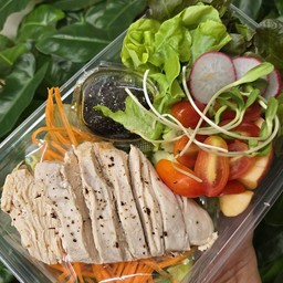 สลัดงาซีอิ้วญี่ปุ่น(อกไก่) สูตรคลีน