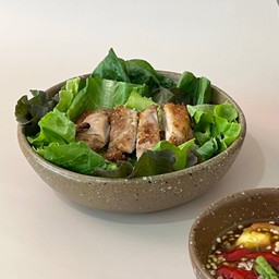 ตำสลัด ไก่ย่างคลุกฝุ่น