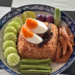 ข้าวผัดน้ำพริกลงเรือ