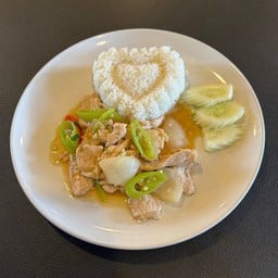 ข้าวราดผัดพริกหยวก