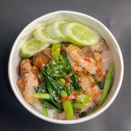 ข้าวคะน้าหมูกรอบ