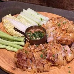 หมูทอดน้ำจิ้มแจ่ว (กับข้าว)