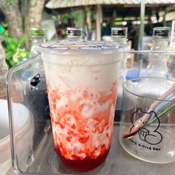 สตรอเบอร์รี่นมสด