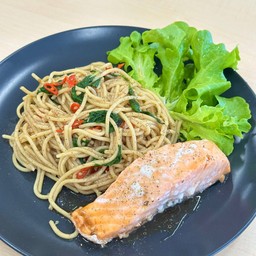 สปาเก็ตตี้ กะเพราปลาแซลม่อน