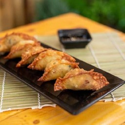 เกี๊ยวซ่าหมูทอดกรอบ (4ชิ้น)