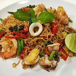 มาม่าผัดขี้เมาทะเล