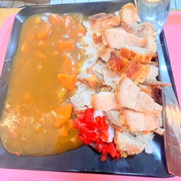 ข้าวแกงกะหรี่หมูกรอบ