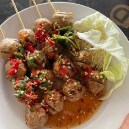 ส้มตำ&ลูกชิ้นปิ้งบ้านช้าง(ย่างเตาถ่าน)อาหารอีสาน รสเด็ด