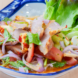 ยำคอหมูย่าง