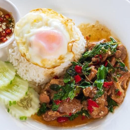 ข้าวกะเพราหมูตุ๋น