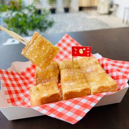 ขนมปังปิ้ง เนย + นม +น้ำตาล