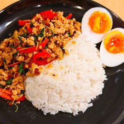 กะเพราหมูสับไข่ต้ม