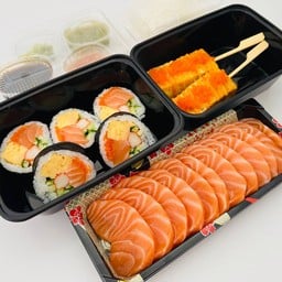 [อร่อยซ่ากับโค้ก] เซ็ทแซลมอน 200 กรัม ฟูโตมากิ 5 ชิ้น ไข่หวานย่างสไปซี่ 2 ไม้ +  โค้ก ออริจินัล (กระป๋อง) 